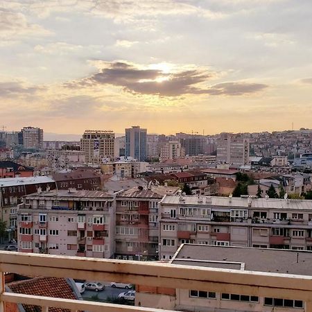 Spacious Downtown Apartment With A City View Приштина Экстерьер фото