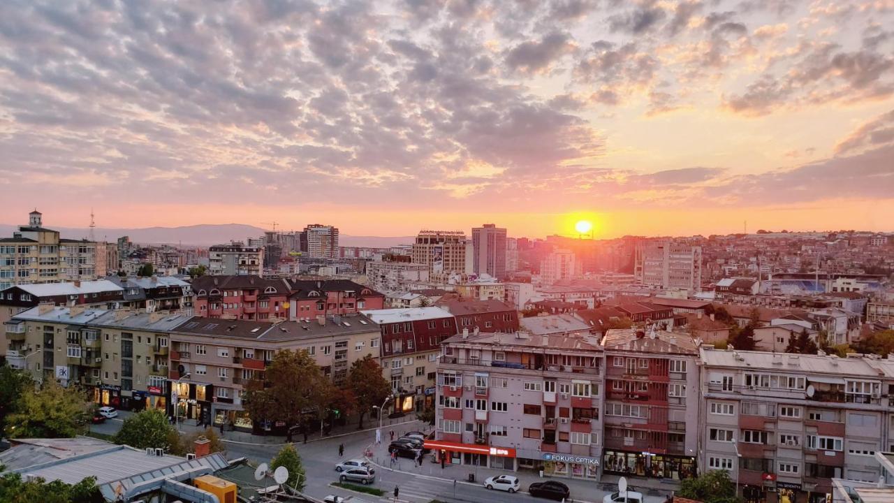 Spacious Downtown Apartment With A City View Приштина Экстерьер фото