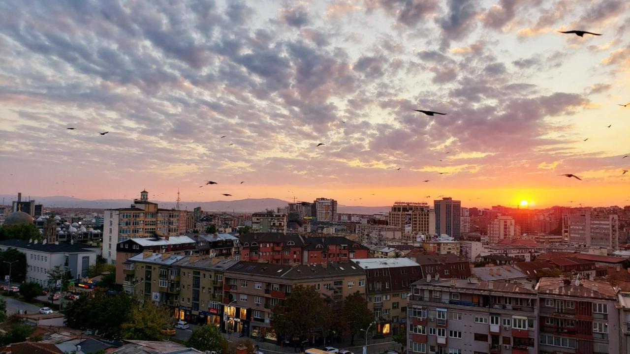 Spacious Downtown Apartment With A City View Приштина Экстерьер фото