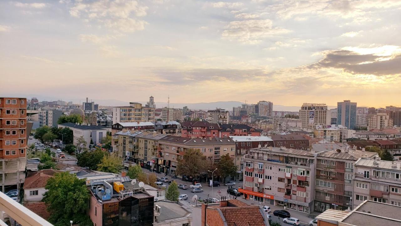 Spacious Downtown Apartment With A City View Приштина Экстерьер фото