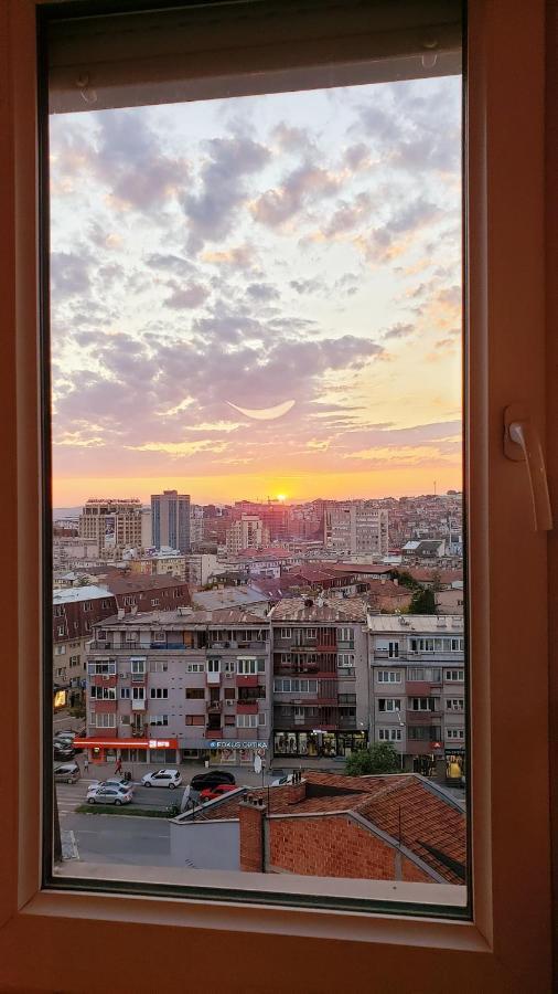 Spacious Downtown Apartment With A City View Приштина Экстерьер фото
